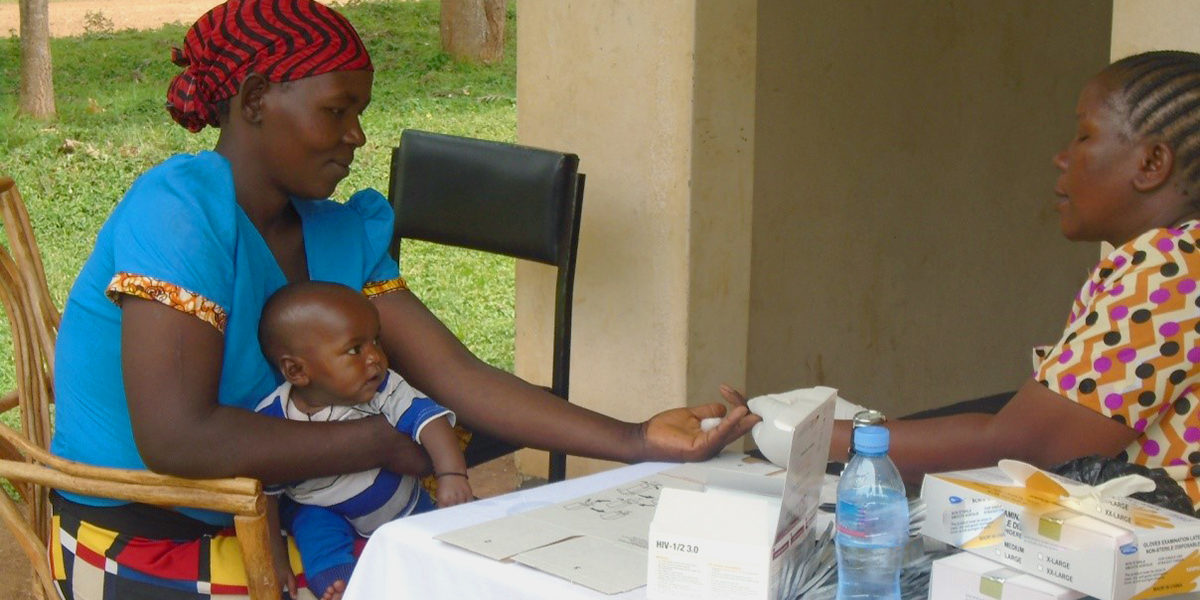 mother-being-tested-for-hiv-in-tanzania